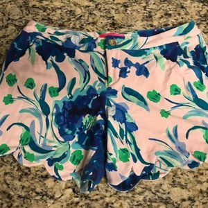 Lilly Pulitzer Scallop Shorts size 10
